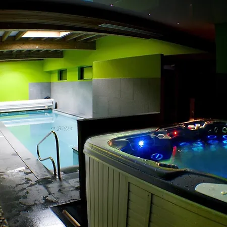 Roche Des Ducs Avec Piscine Toute L'annee, Spa, Sauna, Hammam