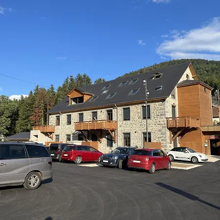 Roche Des Ducs Avec Piscine Toute L'année, Spa, Sauna, Hammam 4*