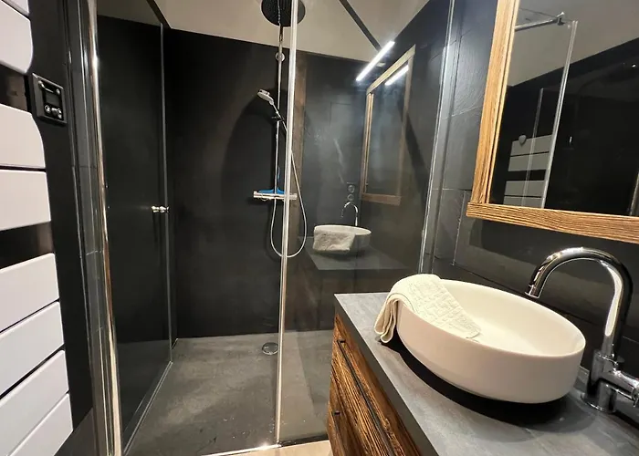 Aparthotel Roche Des Ducs Avec Piscine Toute L'annee, Spa, Sauna, Hammam Rochesson