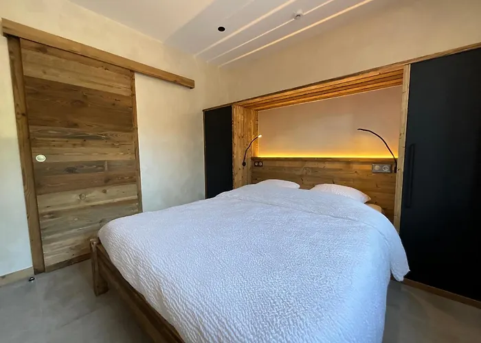 Roche Des Ducs Avec Piscine Toute L'annee, Spa, Sauna, Hammam 4*