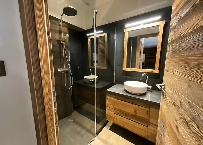 Roche Des Ducs Avec Piscine Toute L'annee, Spa, Sauna, Hammam 4*