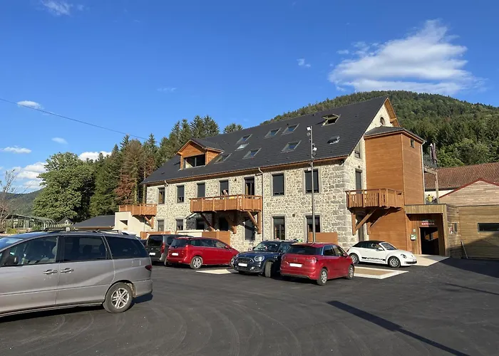 Roche Des Ducs Avec Piscine Toute L'annee, Spa, Sauna, Hammam 4*